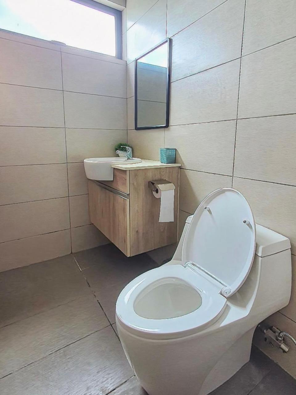 Hann's View 2r2b Apartment